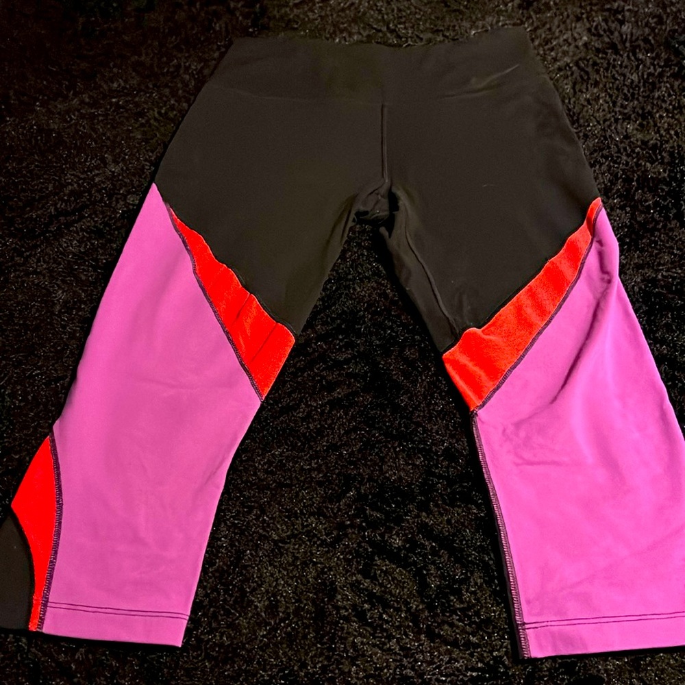 Medium Nike Capri Workout Leggings